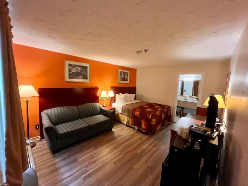 Holiday Motel image 1