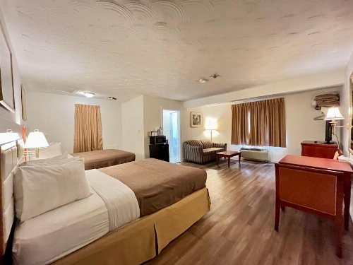 Holiday Motel image 11