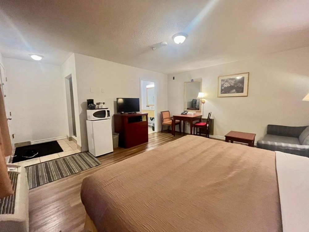 Holiday Motel Image 17