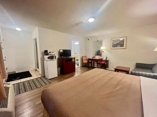 Holiday Motel image 17