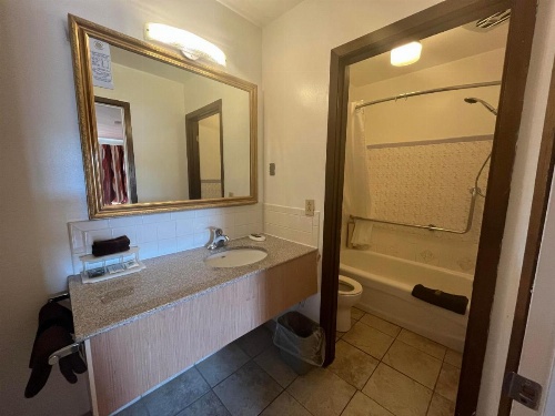 Holiday Motel image 26