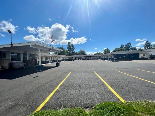Holiday Motel image 29