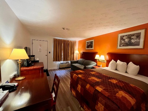 Holiday Motel image 3