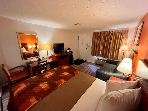 Holiday Motel image 4